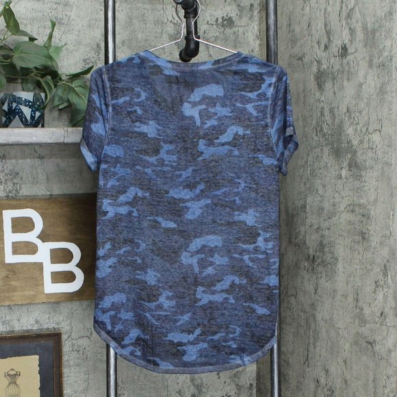 NWT Retro Look V-Neck T-Shirt Small Oceana Camo - Picture 4 of 8